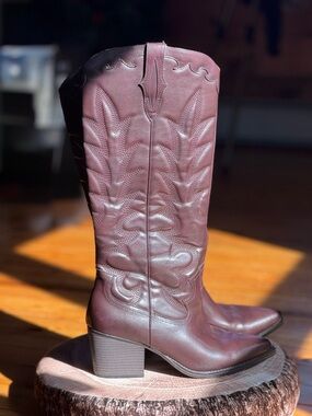 Crown Vintage Women's Tall Western Boots in Burgundy